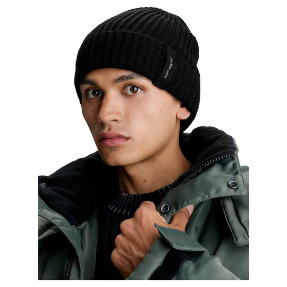 detail Calvin Klein pánská čepice K50K511157 BDS Black
