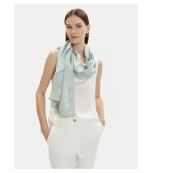 detail Calvin Klein dámský šátek K60K611710 PEB Pigeon